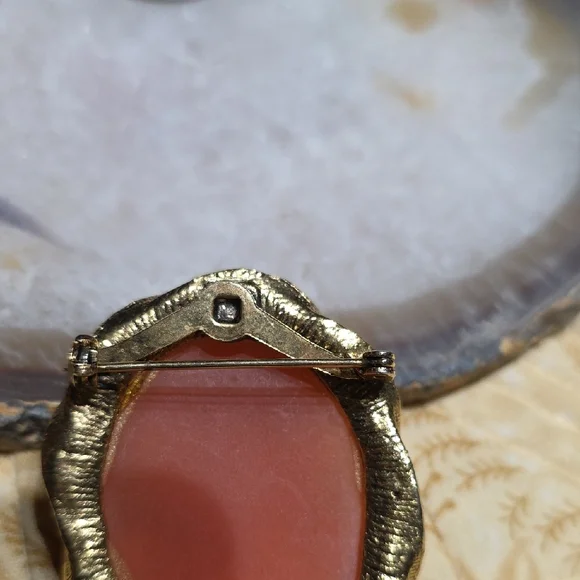 Vintage Gold and Cream Cameo Brooch Set - Picture 6 of 6